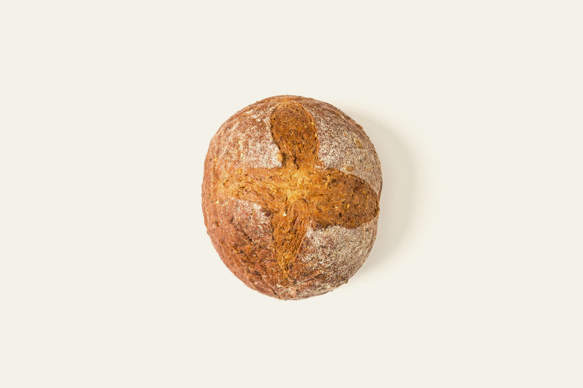 Pane impastato con farina di farro, dal sapore robusto e rustico.